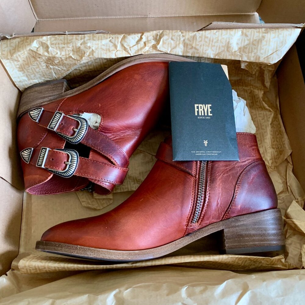 NWT FRYE Women's Ray Red Clay Leather Western Buckle Ankle Boots Sz 5.5 - Picture 6 of 9